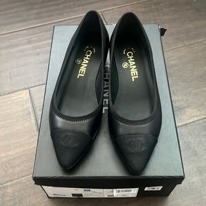 Brand new CHANEL chained heel